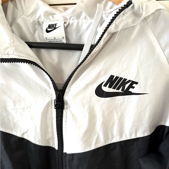 Nike White and Black full zip Windbreaker - Picture 2 of 6